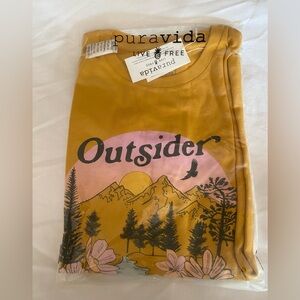 Pura Vida tshirt short sleeve- outdoors